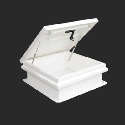 Jak poradzić sobie z zaciekami wody wokół świetlików na poddaszu?